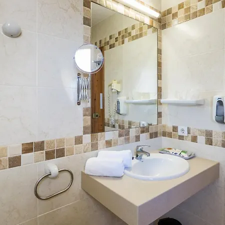 波南特阳光公寓酒店 *