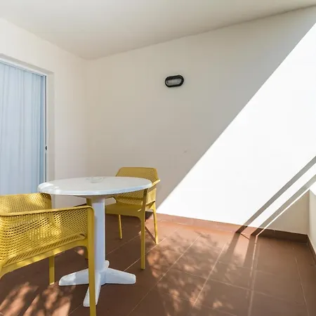 波南特阳光公寓酒店